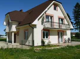 Family Homes - Bed & Bike Guesthouse, viešbutis su vietomis automobiliams mieste Łebcz