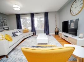 Cozy 3 Bedroom Contemporary Home With Free Parking – obiekty na wynajem sezonowy w mieście Sherwood Park