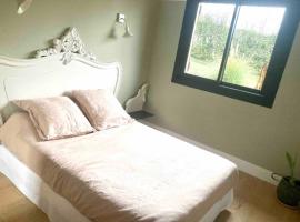 La Zingara’ bedroom, goedkoop hotel in Busque