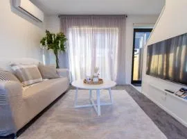 Stylish 2-Bedroom Haven Next to Hagley Park