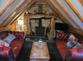 Baidland Escapes 2 bedroom cottage With hot tub, atostogų namelis mieste Dalry
