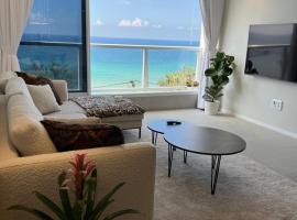 Vacation Apartment By The Beach, hotell med parkering i Bat Yam