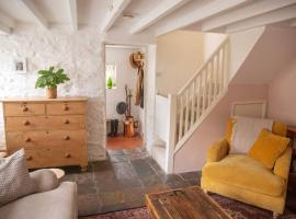 Family-friendly Cottage in the heart of St Columb, מלון בSaint Columb Major
