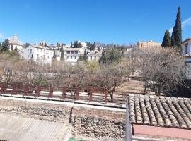 Habitación con baño privado y vistas, hotel con jacuzzi en Granada