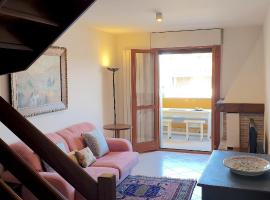 Charming apartment & parking by ANTHEA HOMES, hotel in Grado
