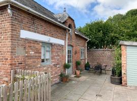 The Little Coach House in Wales, holiday rental in Newtown