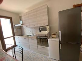 Sardegna, new, very nice, Dudy's House, Valledoria, in Via Sassari 4, ξενοδοχείο σε Valledoria