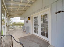 Vacation Rental in Kerrville Pets Welcome!, villa in Kerrville