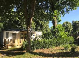 Saint-Chéron में, होटल Bungalow climatisé dans un bel écrin de nature