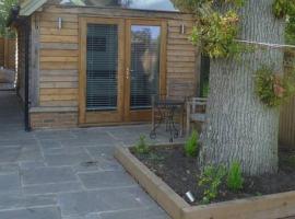 Oak Frame Barn Studio in Rural AONB Chiddingfold, íbúð í Chiddingfold