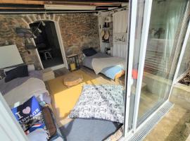Appartement, atelier d'artiste, self catering accommodation in Chelles
