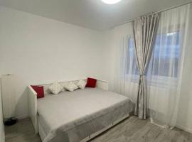 Apartament cu loc de parcare، شقة في Chiajna