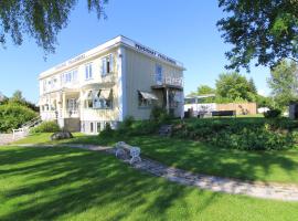 Pensionat Frillesberg, B&B/chambre d'hôtes à Frillesås