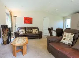 Conkers Lodge for 6 with Hot Tub & Secluded Decking - Spa Resort in Devon