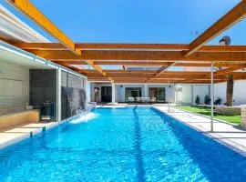 WHome Hideaway Luxury Family Villa w/ S-Pool & AC