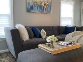 Cozy, Upstairs Apartment Pets Welcome with fee Family Friendly Close to Everything