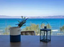 La Mer Bleue Beachfront Boutique Apartments