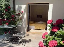 Les Hortensias Chambre indépendante avec sdb et toilettes privées dans une maison en forêt proche du golf et de la plage Entree indépendante avec acces privé