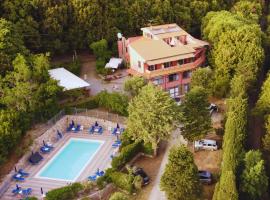 Hotel Villa Paradiso, hotel v destinaci Riparbella