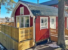 Holiday home HUDDINGE II, hotel amb aparcament a Huddinge