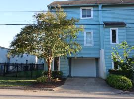 Cheerful Beach Townhouse, alquiler temporario en Virginia Beach