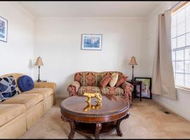 Van Gogh Guest Rm #1 • Van Gogh 1-Executive Room in a single family home, hotel v destinaci Rosedale