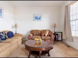 Van Gogh Guest Rm #1 • Van Gogh 1-Executive Room in a single family home