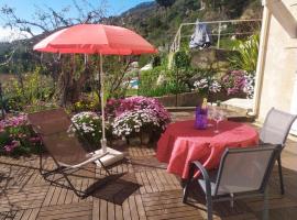 Studio le romantique à 20 kms de Nice, Hotel in Bendéjun