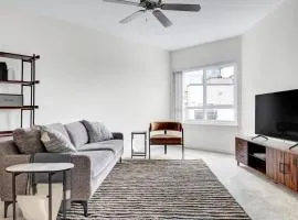 Downtown Bellevue 1BR w WD Storage nr Shops SEA-219