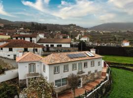 Coliving The VALLEY Portugal private bedrooms with shared bathroom and a coworking space open 24-7, cottage a Vale de Cambra