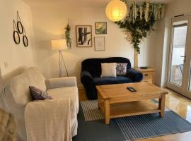 House 6 Goldcroft - Walk to beach&village, pet friendly&hot tub, hotel in Porthtowan