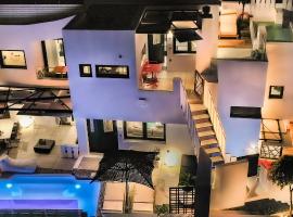 Smaris Collection Luxury villas/Cosmopolitan villa,heated pool, hotel en Sisi