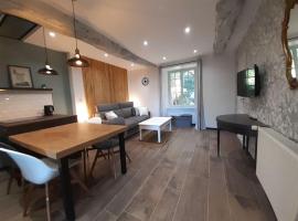 Studio meublé avec terrasse axe Rennes Saint Malo, casa vacacional en La Baussaine