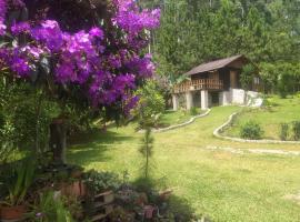 Vila Sol Cabana, hotel with parking in Lontras