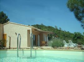Villa avec piscine hors sol à 10mn de la plage, hotelli kohteessa Lecci