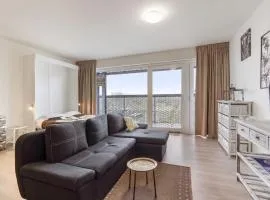 Studio near Beach with Rooftop Pool Access