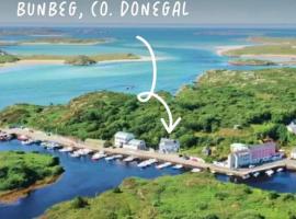 The Old Boathouse at Bunbeg Harbour, holiday rental in Bunbeg