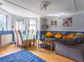 West Hill Stays Chapel Alleton LS7 - 3 bed Sleeps 5 - close to City Center - free parking - contractor welcome, hotell i Moortown