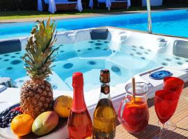 Villa Whiteloft Pool Spa Lounge, hotel com spa em Corroios