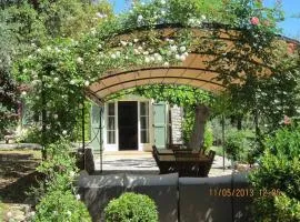Charming, chic, secluded villa within walking distance from Lorgues