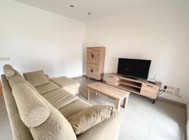 Mestre Tornabell 11, apartament a Bas