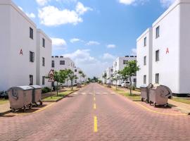 Cozy Two-BR Apartment in Tatu City, hotel u gradu Najrobi