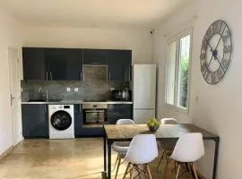 Appartement à 200m des plages.