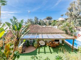 Villa la Orilla, hotel in Benajarafe
