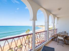 Frente ao Mar - Sea Front - 3 Quartos - wi-fi - Algarve, Hotel in Armação de Pêra