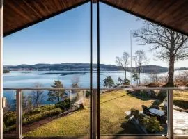 Villa Arboretet - Seaside villa with private pool & infrared sauna in the heart of Arboretet, Bergen