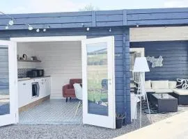 Romantic Rural Lodge - Private Outdoor Kitchen & Cosy Covered Lounge - Perth and Kinross - Hot Tub not included
