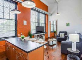NY Style Centric Loft with King Bed by Park av., hotel v destinaci Rochester