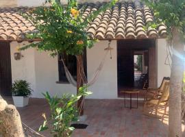 Casa Portal de la Bodega, holiday home in Mompos