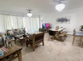 Sunny Caribbean Apartment with Pool